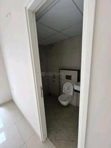 Bathroom Image of 1500 Sq.ft 3 BHK Apartment / Flat for rent in Jule Solapur for Rs. 28000