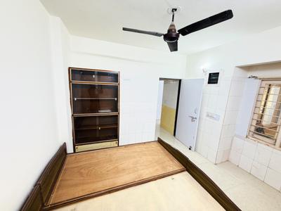 Bedroom Image of 1250 Sq.ft 2 BHK Apartment / Flat for rent in Satellite Ahmedabad for Rs. 20000
