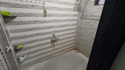 Bathroom Image of 700 Sq.ft 1 BHK Builder Floor for rent in Jahangirabad Surat for Rs. 12500