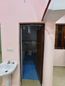 Bathroom Image of 1000 Sq.ft 2 BHK Builder Floor for rent in Gomti Nagar Lucknow for Rs. 16000
