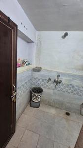 Bathroom Image of 550 Sq.ft 1 BHK Independent House for rent in Rajrooppur Allahabad for Rs. 8000