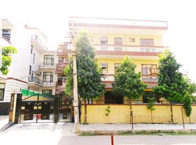 Building Image of Her Stay in Sector 45, Gurgaon