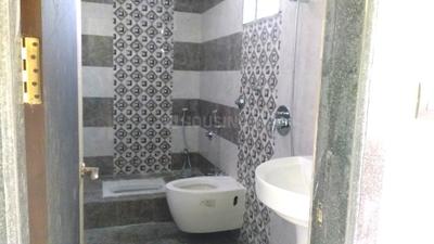Bathroom Image of 6600 Sq.ft 4 BHK Apartment / Flat for sale in Sunteck Signia Isles, Bandra East Mumbai for Rs. 450000000
