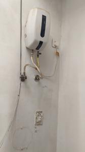 Bathroom Image of 900 Sq.ft 1 RK Builder Floor for rent in Haibowal Kalan Ludhiana for Rs. 12000