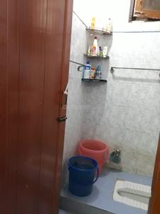 Bathroom Image of 1000 Sq.ft 2 BHK Apartment / Flat for sale in Dilshad Garden New Delhi for Rs. 4800000