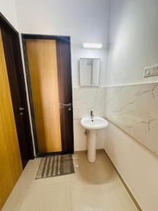 Image of 1127 Sq.ft 2 BHK Apartment / Flat for rent in Karan Celista, Balewadi, Pune for Rs. 40000