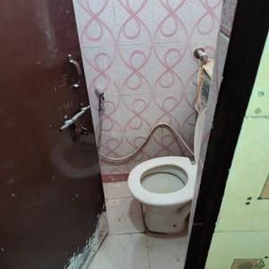 Image of 750 Sq.ft 2 BHK Apartment / Flat for rent in CC block apartment, Shalimar Bagh, New Delhi for Rs. 22000