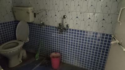 Bathroom Image of 1100 Sq.ft 2 BHK Apartment / Flat for rent in Moti Nagar Latur for Rs. 15000
