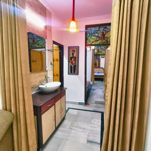 Kitchen Image of 1000 Sq.ft 2 BHK Builder Floor for rent in Lajpat Nagar New Delhi for Rs. 46500