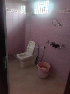 Bathroom Image of 900 Sq.ft 2 BHK Apartment / Flat for rent in Janakpuri New Delhi for Rs. 30000