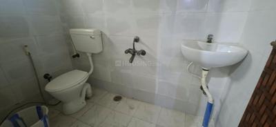 Bathroom Image of 1650 Sq.ft 3 BHK Independent House for rent in Thoraipakkam Chennai for Rs. 30000