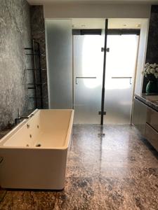 Bathroom Image of 4200 Sq.ft 4 BHK Apartment / Flat for sale in Juhu Mumbai for Rs. 170000000