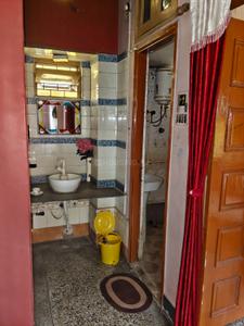Bathroom Image of 2500 Sq.ft 4 BHK Apartment / Flat for sale in Haltu Kolkata for Rs. 13300000