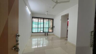 Living Room Image of 480 Sq.ft 1 BHK Apartment / Flat for rent in Evershine Millennium Paradise, Kandivali East Mumbai for Rs. 40000