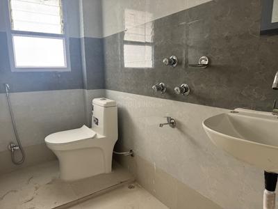 Bathroom Image of 800 Sq.ft 2 BHK Independent House for rent in Prakash Nagar Siliguri for Rs. 18000
