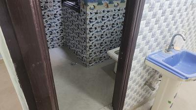 Bathroom Image of 600 Sq.ft 1.5 BHK Apartment / Flat for sale in Uttam Nagar New Delhi for Rs. 3300000