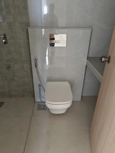Common Bathroom Image of 900 Sq.ft 2.5 BHK Apartment / Flat for rent in Concrete Sai Swayam, Chembur Mumbai for Rs. 102000