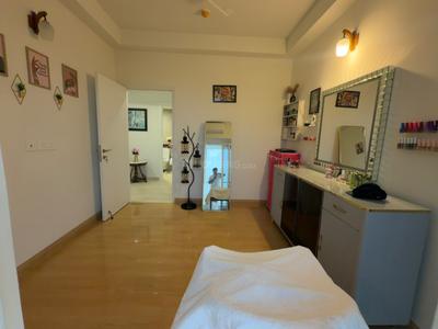 Bedroom Image of 2300 Sq.ft 3.5 BHK Apartment / Flat for rent in DLF One Midtown, Karampura New Delhi for Rs. 99900