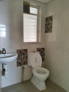 Common Bathroom Image of 415 Sq.ft 1 BHK Apartment / Flat for sale in Mahindra Happinest Kalyan, Bhiwandi Thane for Rs. 4200000