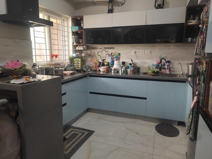 Confident Beverly Hills Main Image 1