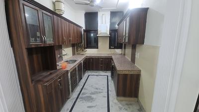 Kitchen Image of 1800 Sq.ft 2 BHK Builder Floor for rent in Anand Vihar New Delhi for Rs. 45000