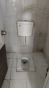 Bathroom Image of 600 Sq.ft 1 BHK Apartment / Flat for rent in Hadapsar Pune for Rs. 15000