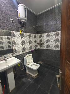 Bathroom Image of 1000 Sq.ft 1 BHK Builder Floor for rent in Sector 46 Gurgaon for Rs. 28000