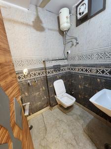 Bathroom Image of 750 Sq.ft 2 BHK Builder Floor for rent in Janakpuri New Delhi for Rs. 32500