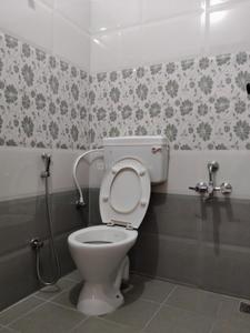 Bathroom Image of 900 Sq.ft 2 BHK Builder Floor for rent in KK Nagar Chennai for Rs. 25000