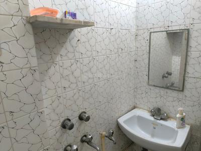 Bathroom Image of 1500 Sq.ft 1 BHK Builder Floor for rent in Sector 9 Faridabad for Rs. 18000