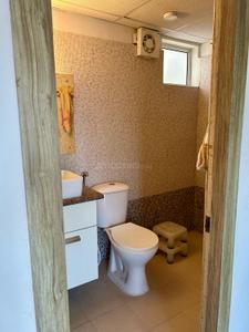 Bathroom Image of 1000 Sq.ft 3 BHK Apartment / Flat for rent in Roodraksh Kundan, Satgaon Guwahati for Rs. 25000
