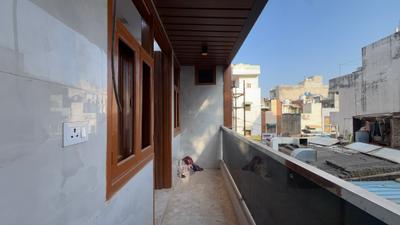 Balcony Image of 950 Sq.ft 3 BHK Builder Floor for rent in Razapur Khurd New Delhi for Rs. 20000