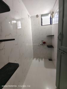 Bathroom Image of 1000 Sq.ft 2 BHK Builder Floor for rent in Subhanpura Vadodara for Rs. 15500