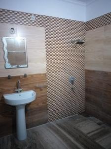 Bathroom Image of 3000 Sq.ft 3 BHK Builder Floor for rent in Sector 51 Noida for Rs. 55000