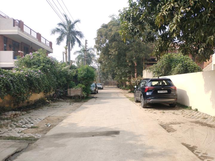 Canal Colony, Sector 16A Main Image 1