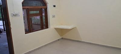 Bedroom Image of 350 Sq.ft 1 BHK Builder Floor for rent in Hanuman Nagar Mathura for Rs. 5500