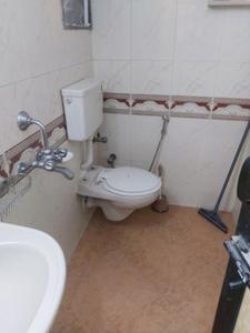 Common Bathroom Image of 1500 Sq.ft 3 BHK Apartment / Flat for sale in S Raheja Sapphire, Santacruz West Mumbai for Rs. 85000000