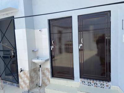 Image of 1000 Sq.ft 2 BHK Apartment / Flat for rent in Husainganj, Lucknow for Rs. 16000