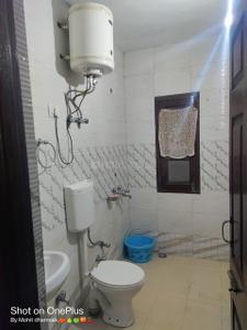 Bathroom Image of 600 Sq.ft 1 BHK Apartment / Flat for rent in Sanjauli Shimla for Rs. 15000