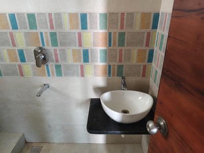 Bathroom Image of 948 Sq.ft 3 BHK Apartment / Flat for rent in A Singapore Life City The Utopia, Gotal Pajri Nagpur for Rs. 22000