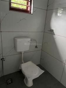 Bathroom Image of 800 Sq.ft 2 BHK Apartment / Flat for sale in Athani Aluva for Rs. 4000000