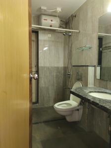 Common Bathroom Image of 2500 Sq.ft 4 BHK Apartment / Flat for sale in Hubtown Sunmist, Andheri East Mumbai for Rs. 85000000