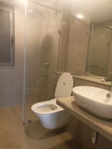 Bedroom Three Image of 2000 Sq.ft 4 BHK Apartment / Flat for sale in Piramal Mahalaxmi, Worli Mumbai for Rs. 110000000