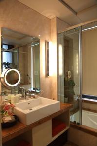Bathroom Image of 2200 Sq.ft 4 BHK Apartment / Flat for sale in Juhu Mumbai for Rs. 120000000