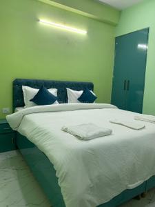 Bedroom Image of 3266 Sq.ft 6 BHK Independent House for rent in Surajpur Greater Noida for Rs. 65000