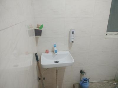 Bathroom Image of 550 Sq.ft 1.5 BHK Apartment / Flat for sale in Sector 62A Noida for Rs. 3800000