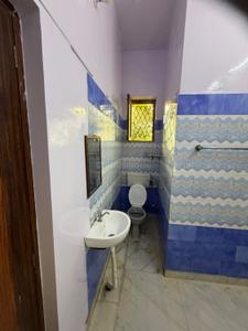 Bathroom Image of 600 Sq.ft 1 BHK Independent House for rent in Palam Extension New Delhi for Rs. 22000