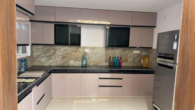 Kitchen Image of 1800 Sq.ft 3 BHK Apartment / Flat for rent in Blue Mountain, Kalli Pashchim Lucknow for Rs. 35000