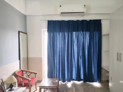 Bedroom Image of 435 Sq.ft 1 RK Apartment / Flat for rent in Paramount Golfforeste Villas, Surajpur Greater Noida for Rs. 15000