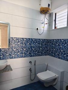 Bathroom Image of 1000 Sq.ft 3 BHK Apartment / Flat for sale in Maruti Shivalay Luxuria, Waghodia Road Vadodara for Rs. 6800000